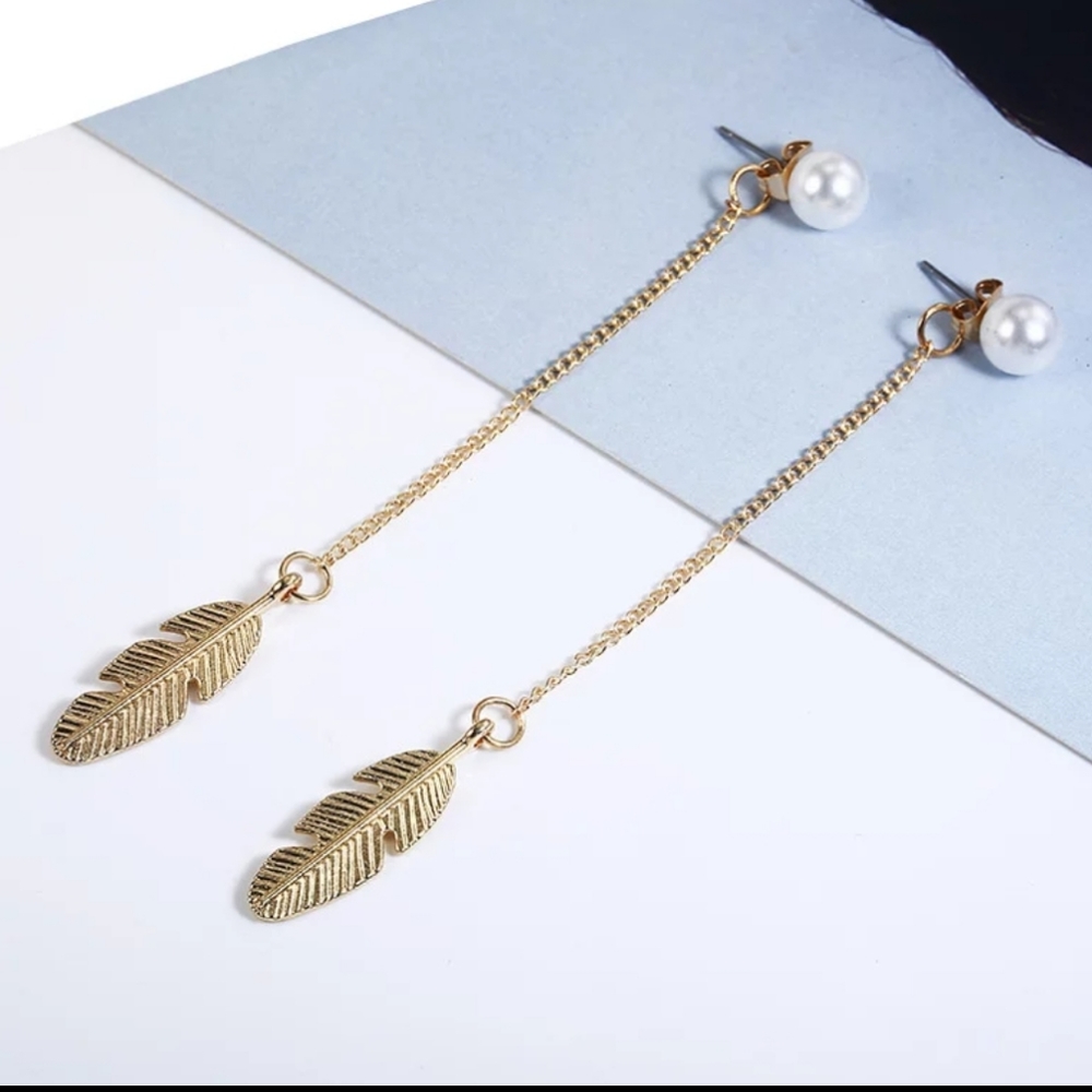 ☆Bethany ☆ Pearl and Feather Earrings - Picture 3 of 5